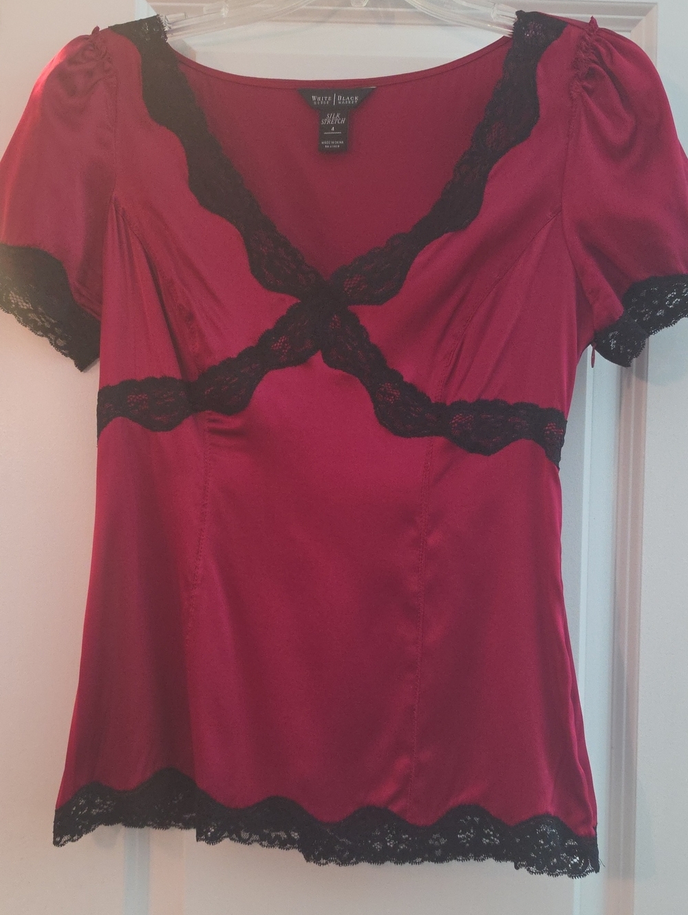 White House Black Market Red Lace-Trim Satin Top Like New...no Smoje